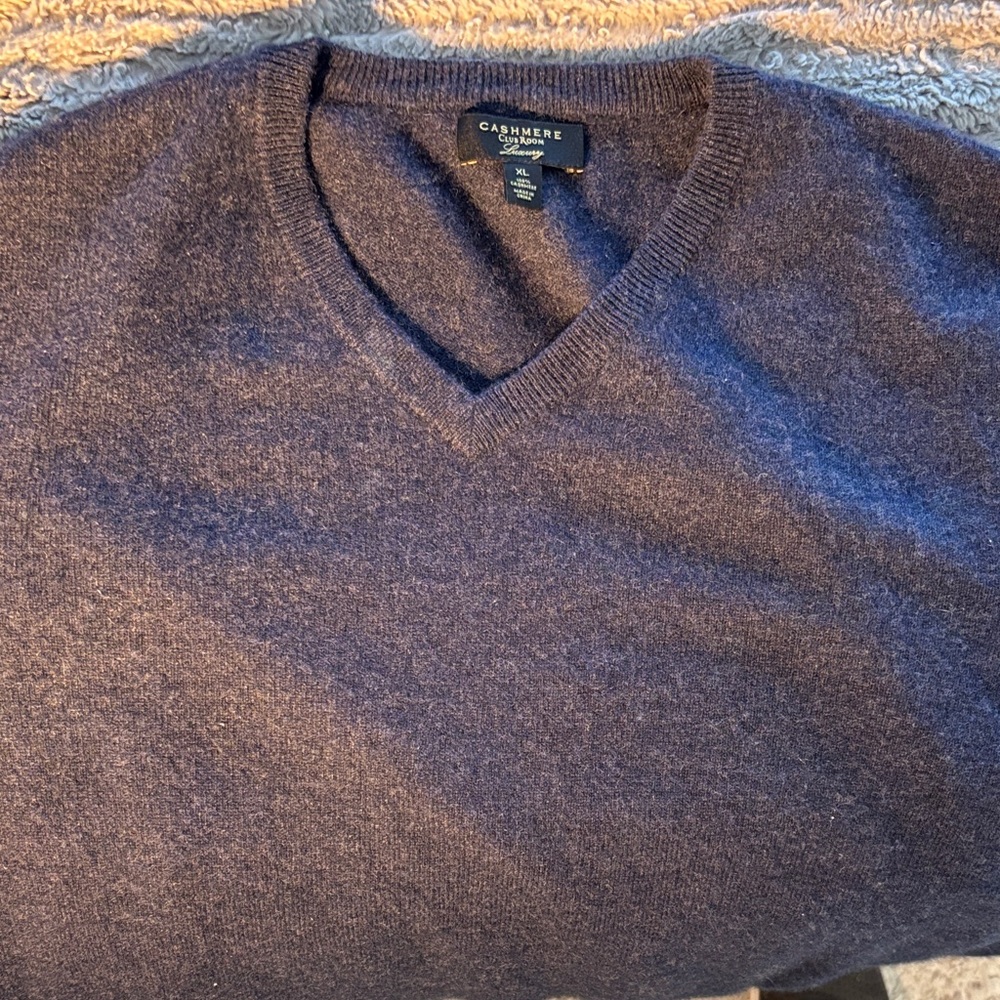 Club Room V-Neck Sweater in Charcoal